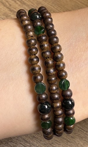 特色綠翡翠襯墨翠